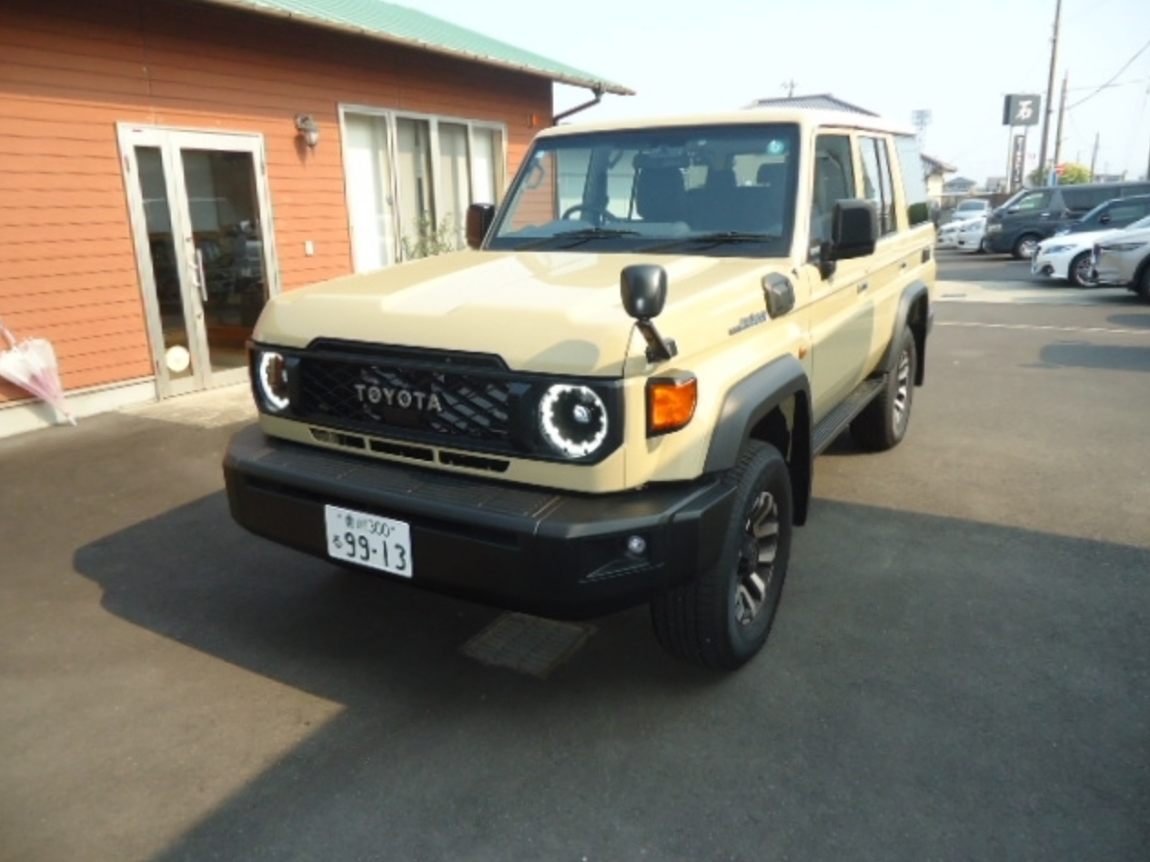 TOYOTA LAND CRUISER
