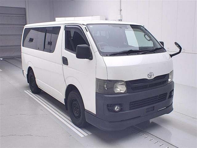 TOYOTA HIACE